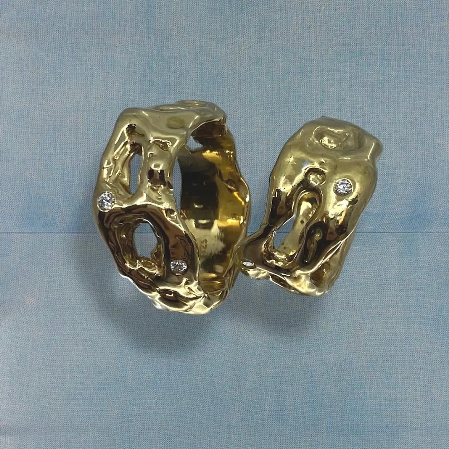 Billede af 2 guldbelagte signaturringe med sten