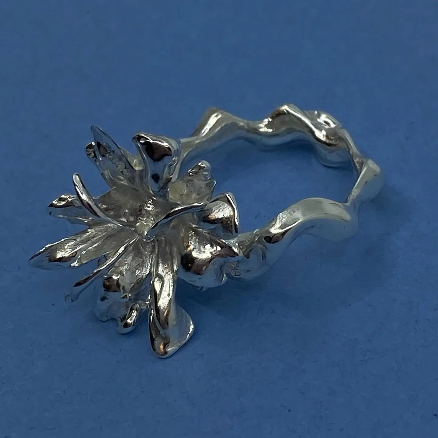 Billede af sculptural flower 02 ring